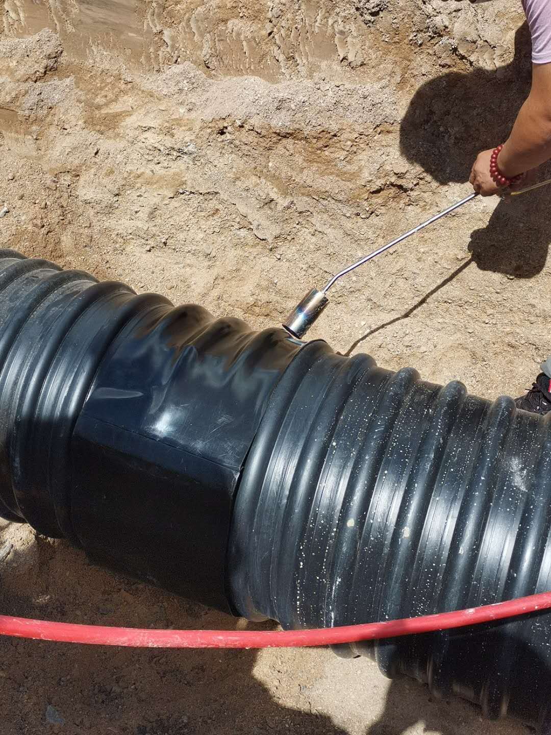 乡镇排水管网钢带波纹管施工现场